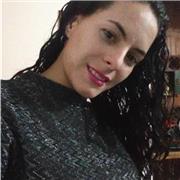 Profesora de danza especializada en danza árabe. Ofrece sus clases de todo tipo de ritmos a todo público. Instituciones, jóvenes, niños y adultos