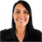 Me defino como una persona empática, responsable, paciente y comprometida con la formación de las personas. Disfruto compartiendo 