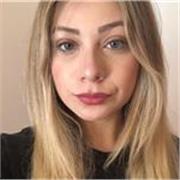 Studentessa con certificazione dele in spagnolo