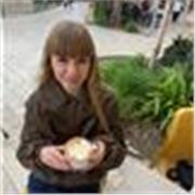 soy estudiante y tengo el nivel de inglés C1,   Respondo al anuncio sobre la niñera con conversación de inglés.