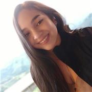 Trabajo Navideño como niñera ayudando con las tareas escolares