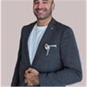 English teacher with CELTA certification offers personalized English lessons.