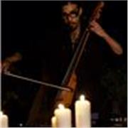 Aprende Música de Forma Creativa – Bajo, Piano, Cello y Producción