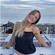 Me considero atenta, cariñosa y con mucha paciencia, cualidades que me ayudan a cuidar y acompañar a los niños con naturalidad.