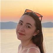 Hola! Soy Ángela, recién graduada en Psicología en la Universidad de Sevilla