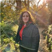 Sono una studentessa del terzo anno di università,economia e impresa , mi piacerebbe molto aiutare bambini e adolescenti