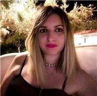 Laureata in giurisprudenza, offre lezioni di diritto a studenti