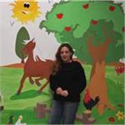 Laureata in Belle Arti impartisce lezioni di Pittura, Decorazione e Disegno a chiunque voglia avvicinarsi o approfondire i settori