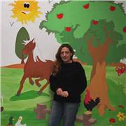 Laureata in Belle Arti impartisce lezioni di Pittura, Decorazione e Disegno a chiunque voglia avvicinarsi o approfondire i settori