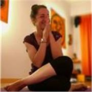 Kundalini yoga per adulti. Insegnante qualificata di yoga per bambini e ragazzi, specializzata in yoga genitori e figli