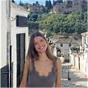 Profesora de física y química para alumnos de secundaria