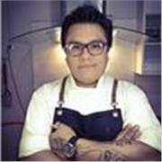 Chef Instructor, con amplia experiencia en el servicio de restáurate y hotelería