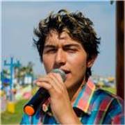 Profesor de Canto, Piano (intermedio) y Guitarra