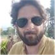 Ciao! Ami la musica? Vorresti imparare a suonare la chitarra? Lezioni a soli l'ora con un insegnante esperto e appassionato