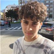 Soy muy apasionado por la historia, y el desarrollo humano, y me encanta trabajar con niños.