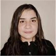 Estudiante de fisioterapia con clases anatomía para alumnos que necesitan ayuda