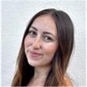 Maestra titulada con más de 7 años de experiencia ofreciendo refuerzo académico a niños de infantil y primaria.