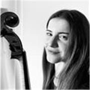 Currículum impecable ( Ganadora de Concursos , solista , becas ..) estudiante de Royal  College of Music of London.  