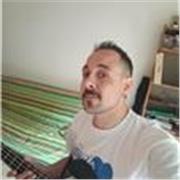 Offro lezioni di basso elettrico per ogni fascia di età adattandole alle tue esigenze 