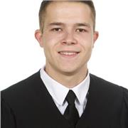 Maestro de Educación Primaria imparte clases de apoyo escolar a alumnos y alumnas que se encuentren en la etapa de Primaria