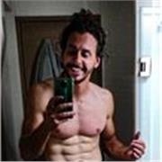 Entrenador personal para todas las edades especializado en planes de entrenamiento y alimentación.