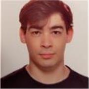 Soy un estudiante de 19 años. Domino varias disciplinas como el arte, las lenguas, la música y demás. Me encanta tratar con niños 