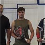 Profesor de padel apto para personas que quieran aprender de todas las edades, comunicacion en español e ingles