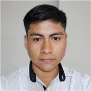 Profesor de Matemáticas imparte clases a alumnos de secundaria y preparatoria