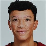 Estudiante universitario de un doble grado bilingüe y en proceso de obtener el título de inglés de C1 de Cambridge.