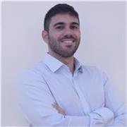 CEO di azienda di marketing da lezioni a studenti ed imprenditori