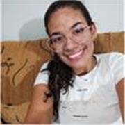 Profesora de edad preescolar y primaria dicta clases de matemáticas, español, ciencias e inglés