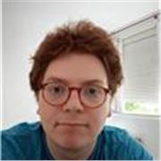 Bilingue Français-Anglais courant de naissance, je suis prêt à être dispo pour pouvoir enseigner les bases à n'importe qui.