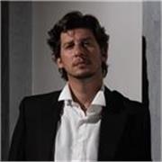 Cantante professionista, autore e docente con esperienza pluriennale propone lezioni di canto moderno, pop, rock e musical a Udine