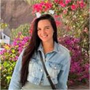 Me defino como una persona seria y responsable que pueda ayudar a niños con las tareas y sus cuidados. 