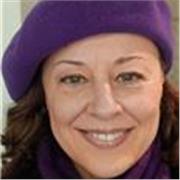 He sido profesora de idiomas y literatura en colegios, universidades, (presenciales y online). Soy abierta, educada y responsable.