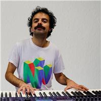Diplomato in pianoforte v.o. propone lezioni di pianoforte e tastiere in stile classico, jazz e pop