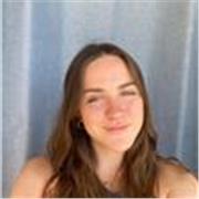 Estudiante de último año de Ciencias de la Actividad Física y Deporte, capacitada para enseñar la práctica de hábitos saludables.