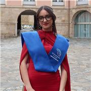 Estudiante universitaria da clases de inglés (y otras materias escolares)