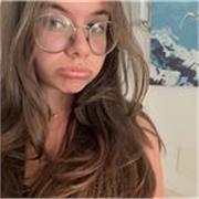 Studentessa universitaria disponibile per aiuto compiti per ragazzi/e