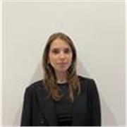 Sono un’insegnante giovane, dinamica e piena di energia, pronta a trasformare ogni lezione in un’esperienza coinvolgente e stimola