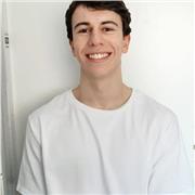 Estudiante de Ingeniería Aeroespacial imparte clases de física