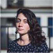 Profesora de Artes Visuales. Especializada con un Master de  Arte y Educación.