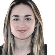 Profesor de Primaria apto para todas las edades y niveles con experiencia con el trato con niños y jóvenes, graduada universitaria