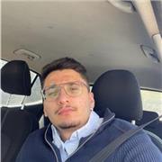 Profesor comprometido, adaptable, motivador, enseñando francés a todos