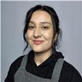Resim sanatında ileri derece, Uluslararası sergi geçmişi olan resim öğretmeni. Her yaştan öğrenciyle online eğitim.