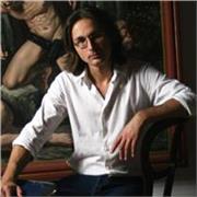 Artista impartisce lezioni di pittura e scultura
