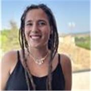 Profesora con 2 años de experiencia enseñando idiomas e técnicas de gestión emocional ( inteligencia emocional, meditación y yoga)