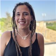 Profesora con 2 años de experiencia enseñando idiomas e técnicas de gestión emocional ( inteligencia emocional, meditación y yoga)