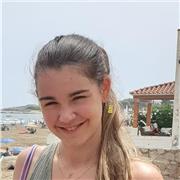 Estudiante de enfermería para ayudar a estudiantes de primaria y ESO