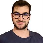 Insegnante di scienze sociali, laureato in sociologia con specializzazione in progettazione e innovazione sociale, offre lezioni online per studenti delle scuole superiori. Scopri il mondo delle scienze sociali comodamente da casa tua, con approccio innov
